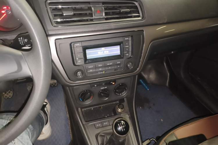 Used Volkswagen Lavida 2019 Lavida Start 1.5L Manual Fashion Edition China VI Standard Audio And AC Panel