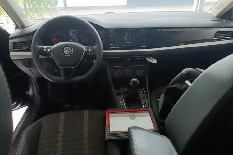 Used Volkswagen Lavida 2019 1.5L Manual Comfort Edition China VI Standard Center Console