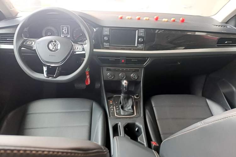 Used Volkswagen Lavida 2019 1.5L Automatic Comfort Edition China VI Standard Center Console