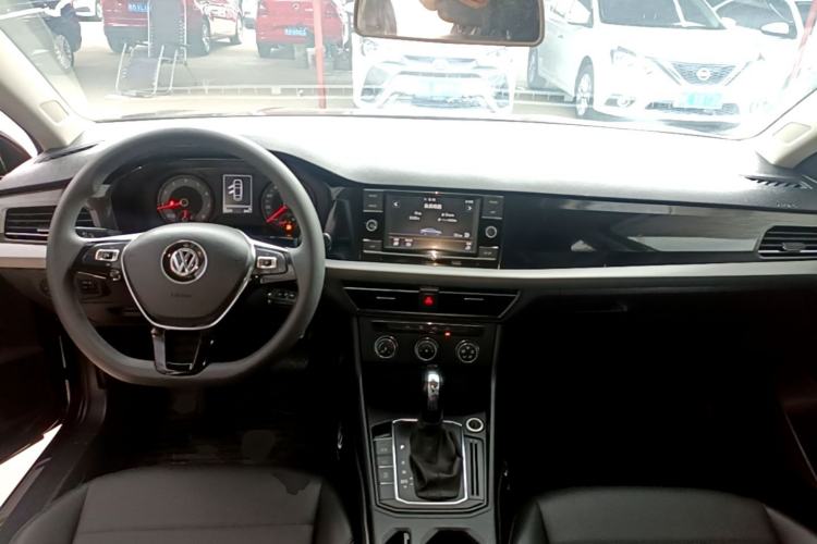 Used Volkswagen Lavida 2019 1.5L Automatic Comfort Edition China VI Standard Center Console