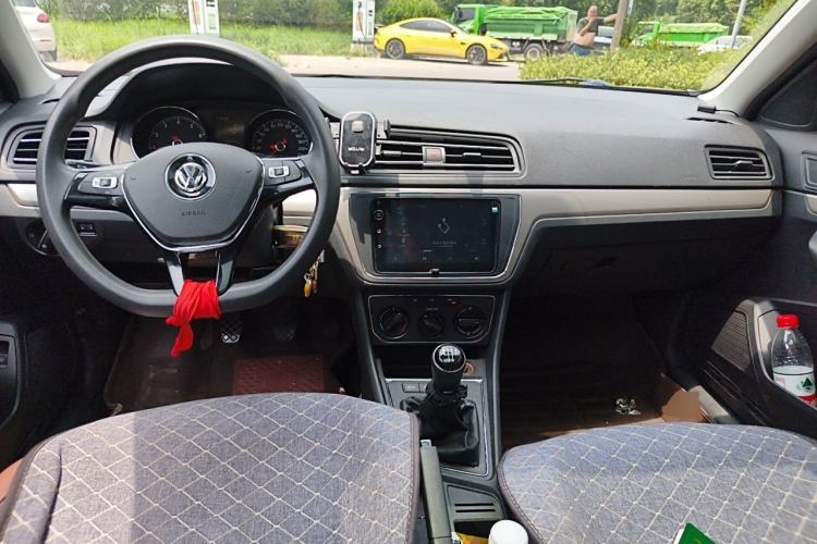 Used Volkswagen Lavida 2019 Lavida Start 1.5L Manual Comfort Edition China VI Standard Center Console