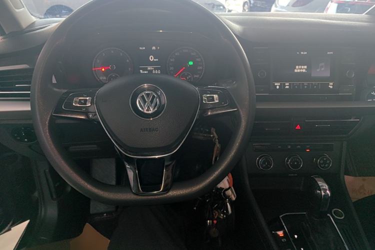 Used Volkswagen Lavida 2019 1.5L Automatic Comfort Edition China VI Standard Center Console