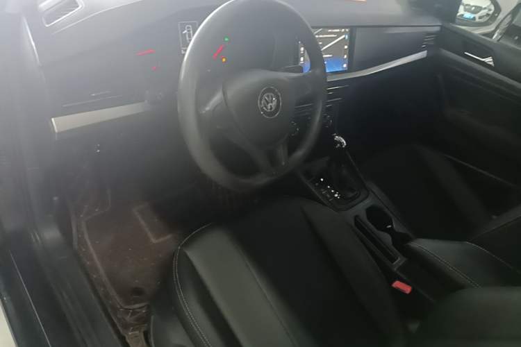 Used Volkswagen Lavida 2019 1.5L Automatic Fashion Edition China VI Center Console
