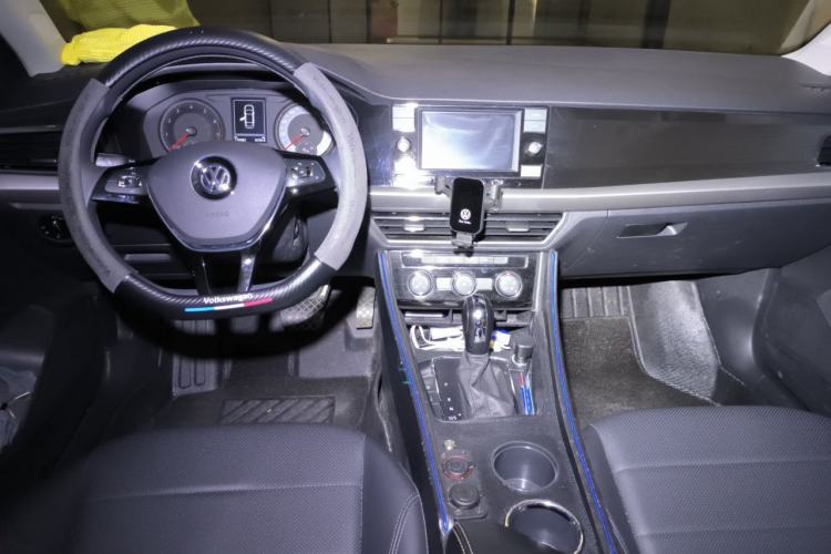 Used Volkswagen Lavida 2019 1.5L Automatic Comfort Edition China VI Standard Center Console