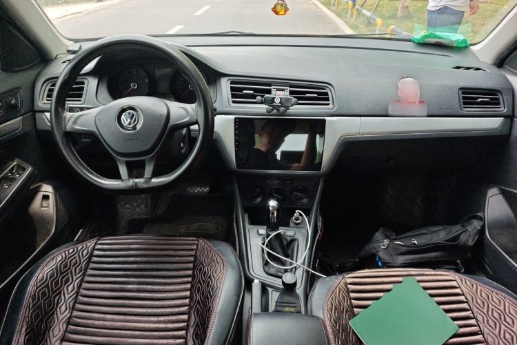 Used Volkswagen Lavida 2019 Lavida Start 1.5L Automatic Trendy Version China VI Standard Center Console