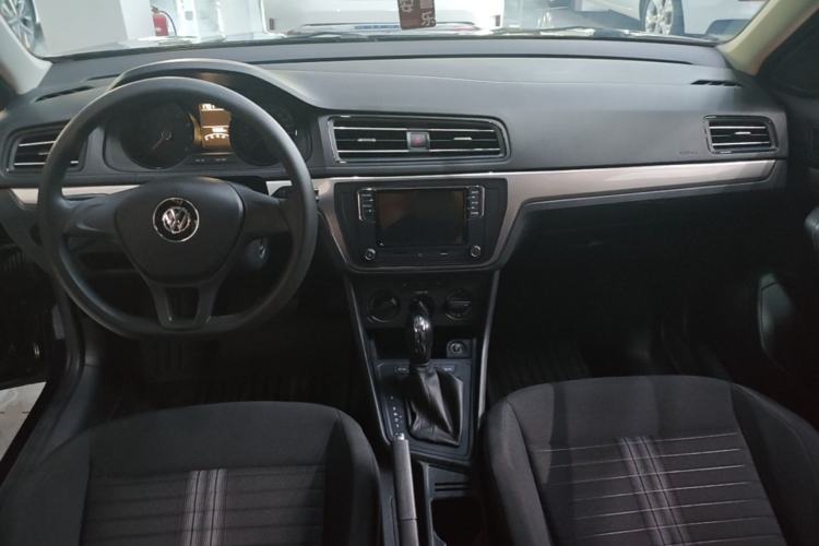 Used Volkswagen Lavida 2019 Lavida Start 1.5L Automatic Trendy Version China VI Standard Center Console