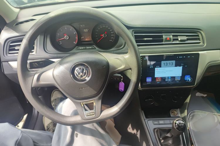 Used Volkswagen Lavida 2019 Lavida Start 1.5L Manual Fashion Edition China VI Standard Center Console