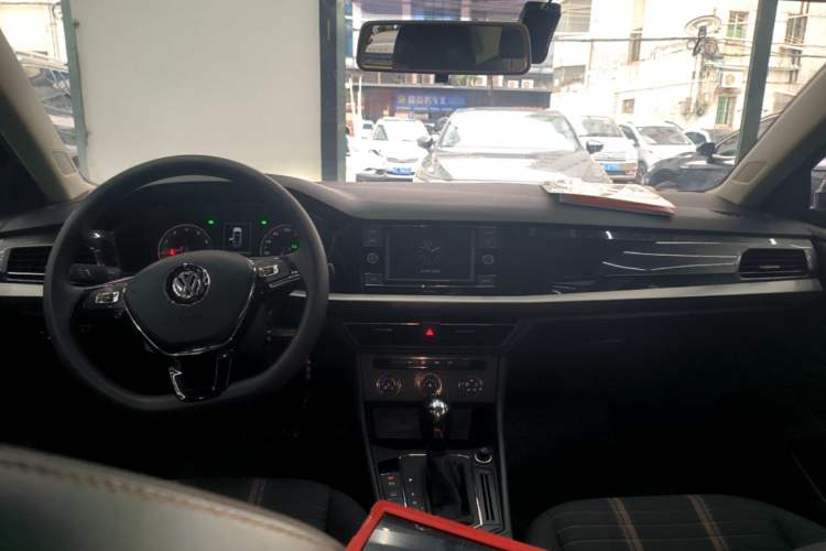 Used Volkswagen Lavida 2019 280TSI DSG Comfort Edition China VI standard Center Console