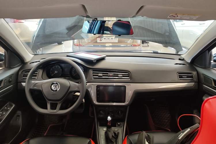 Used Volkswagen Lavida 2019 Lavida Start 1.5L Automatic Trendy Version China VI Standard Center Console