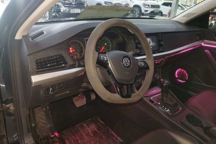 Used Volkswagen Lavida 2019 1.5L Automatic Comfort Edition China VI Standard Center Console