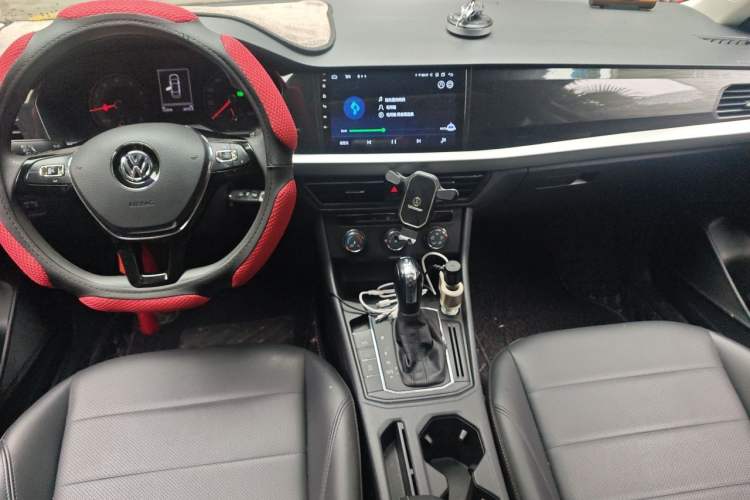 Used Volkswagen Lavida 2019 1.5L Automatic Comfort Edition China VI Standard Center Console