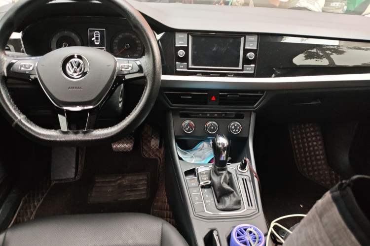 Used Volkswagen Lavida 2019 1.5L Automatic Comfort Edition China VI Standard Center Console