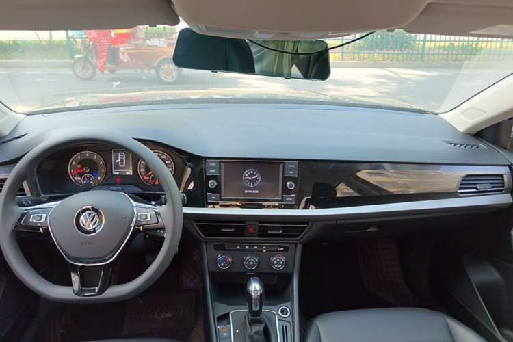 Used Volkswagen Lavida 2019 1.5L Automatic Comfort Edition China VI Standard Center Console