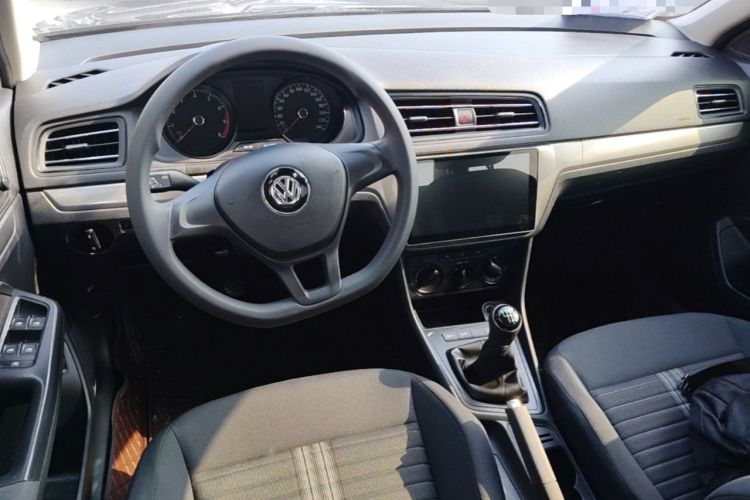 Used Volkswagen Lavida 2019 Lavida Start 1.5L Manual Fashion Edition China VI Standard Center Console