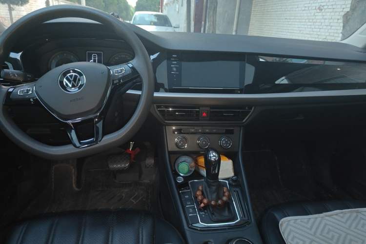 Used Volkswagen Lavida 2019 1.5L Automatic Vision Edition China VI Standard Center Console