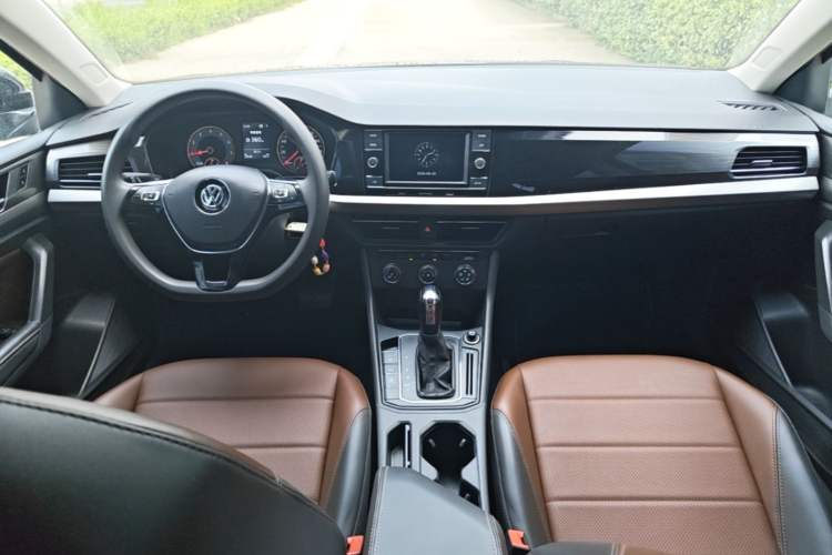 Used Volkswagen Lavida 2019 1.5L Automatic Comfort Edition China VI Standard Center Console