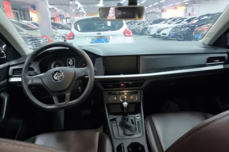 Used Volkswagen Lavida 2019 1.5L Automatic Fashion Edition China VI Center Console