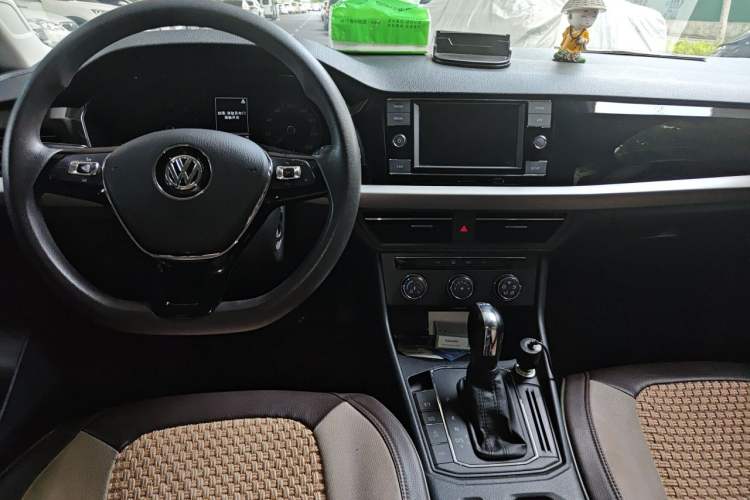 Used Volkswagen Lavida 2019 280TSI DSG Comfort Edition China VI standard Center Console