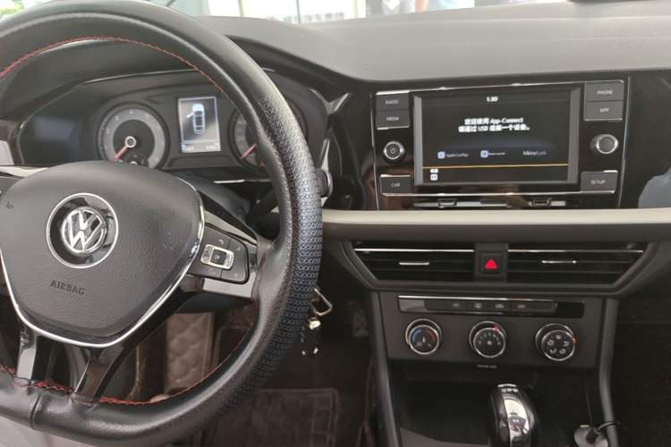 Used Volkswagen Lavida 2019 280TSI DSG Comfort Edition China VI standard Center Console