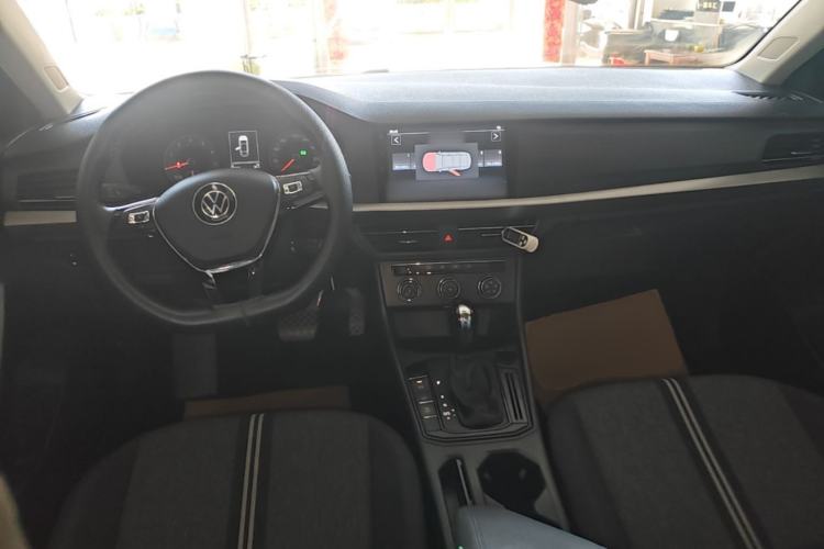 Used Volkswagen Lavida 2019 1.5L Automatic Comfort Edition China VI Standard Center Console