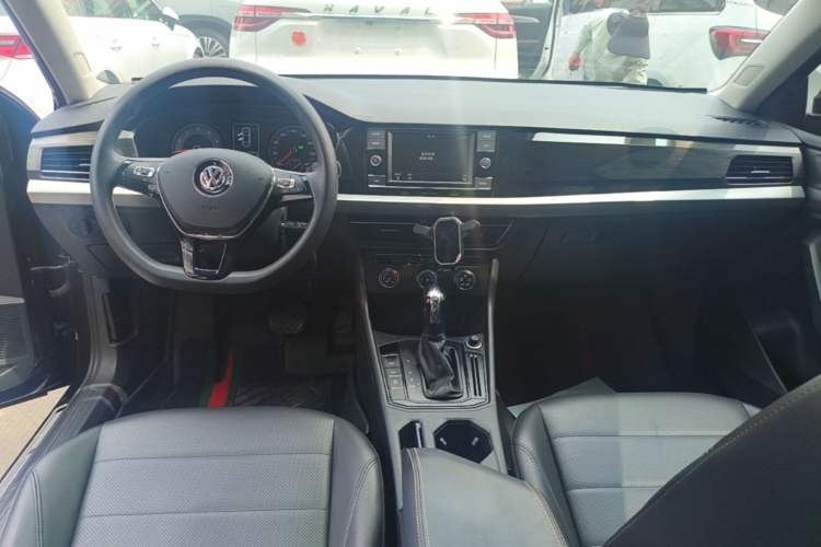 Used Volkswagen Lavida 2019 1.5L Automatic Comfort Edition China VI Standard Center Console