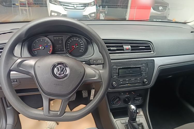 Used Volkswagen Lavida 2019 Lavida Start 1.5L Automatic Trendy Version China VI Standard Center Console