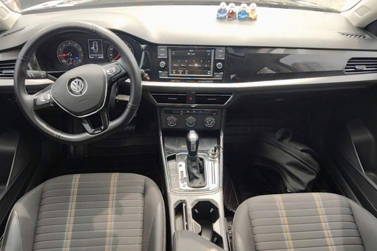 Used Volkswagen Lavida 2019 280TSI DSG Comfort Edition China VI standard Center Console