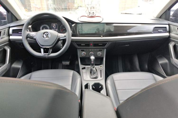 Used Volkswagen Lavida 2019 1.5L Automatic Comfort Edition China VI Standard Center Console