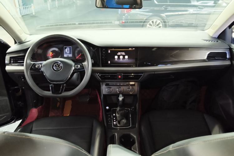 Used Volkswagen Lavida 2019 1.5L Automatic Comfort Edition China VI Standard Center Console