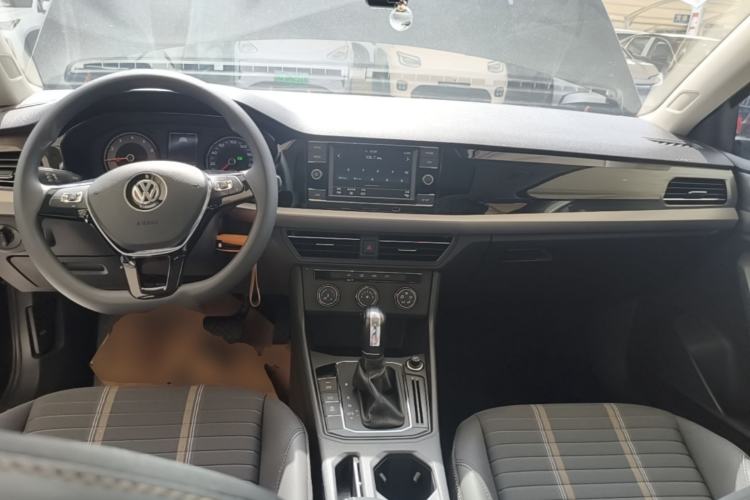 Used Volkswagen Lavida 2019 1.5L Automatic Vision Edition China VI Standard Center Console
