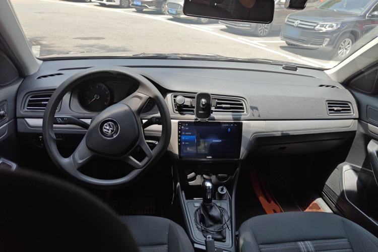 Used Volkswagen Lavida 2019 Lavida Start 1.5L Automatic Trendy Version China VI Standard Center Console