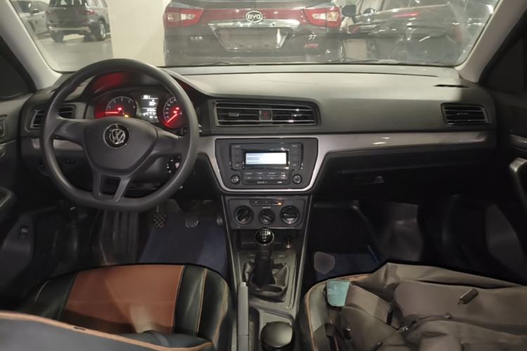 Used Volkswagen Lavida 2019 Lavida Start 1.5L Manual Fashion Edition China VI Standard Center Console