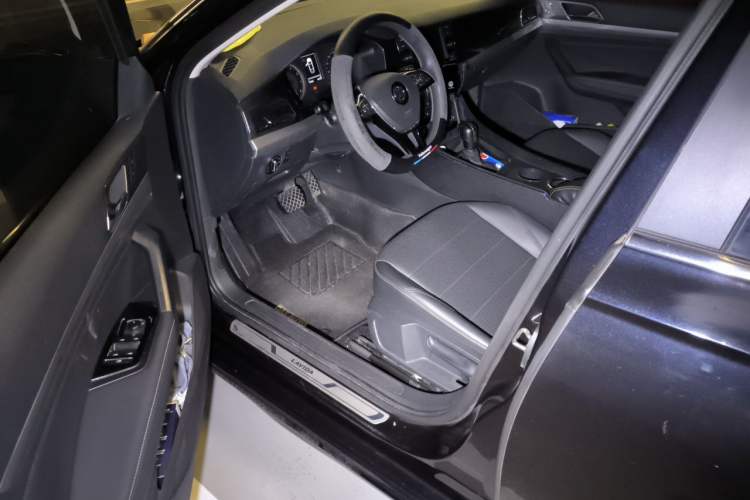 Used Volkswagen Lavida 2019 1.5L Automatic Comfort Edition China VI Standard Driver Seat