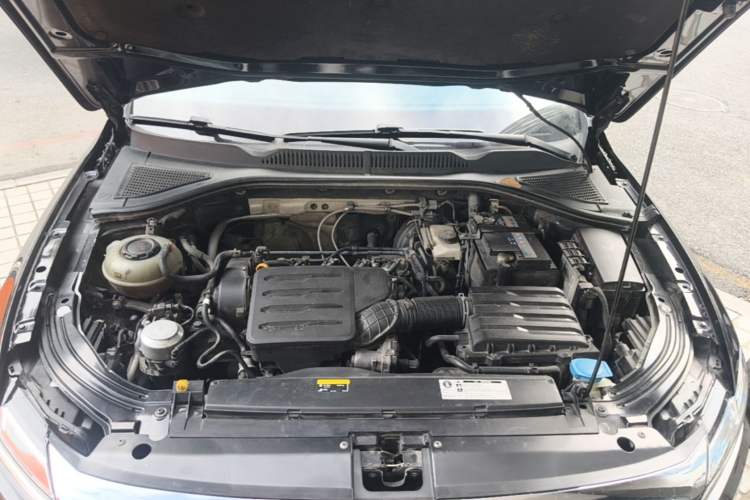 Used Volkswagen Lavida 2019 1.5L Automatic Fashion Edition China VI Engine Bay