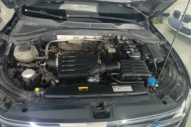 Used Volkswagen Lavida 2019 1.5L Automatic Fashion Edition China VI Engine Bay