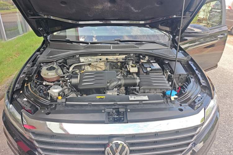 Used Volkswagen Lavida 2019 1.5L Automatic Fashion Edition China VI Engine Bay