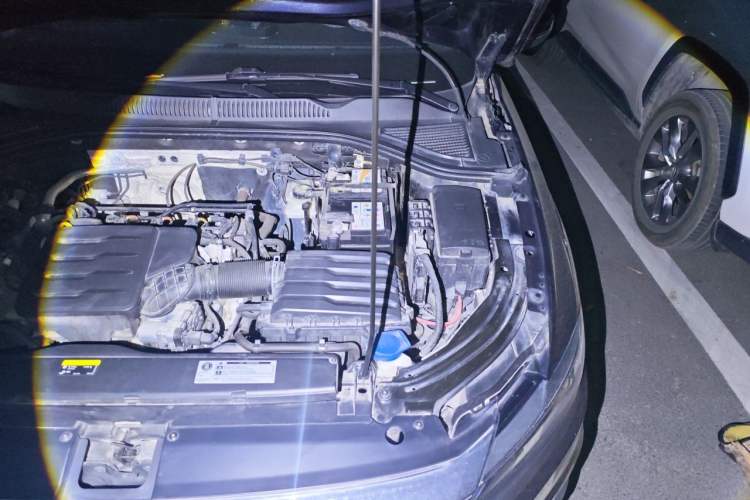 Used Volkswagen Lavida 2019 1.5L Automatic Comfort Edition China VI Standard Engine Bay Left