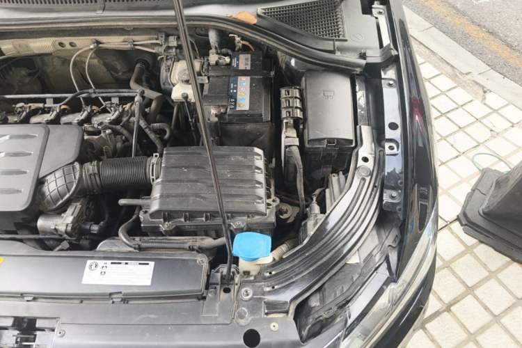 Used Volkswagen Lavida 2019 1.5L Automatic Fashion Edition China VI Engine Bay Left