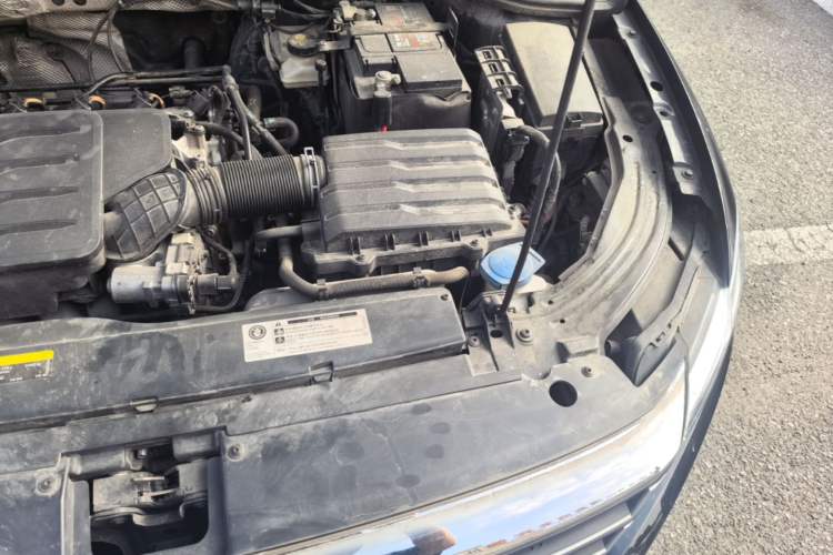 Used Volkswagen Lavida 2019 1.5L Automatic Comfort Edition China VI Standard Engine Bay Left