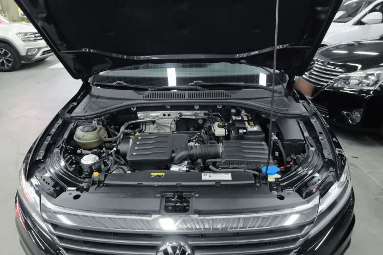 Used Volkswagen Lavida 2019 1.5L Automatic Fashion Edition China VI Engine Bay