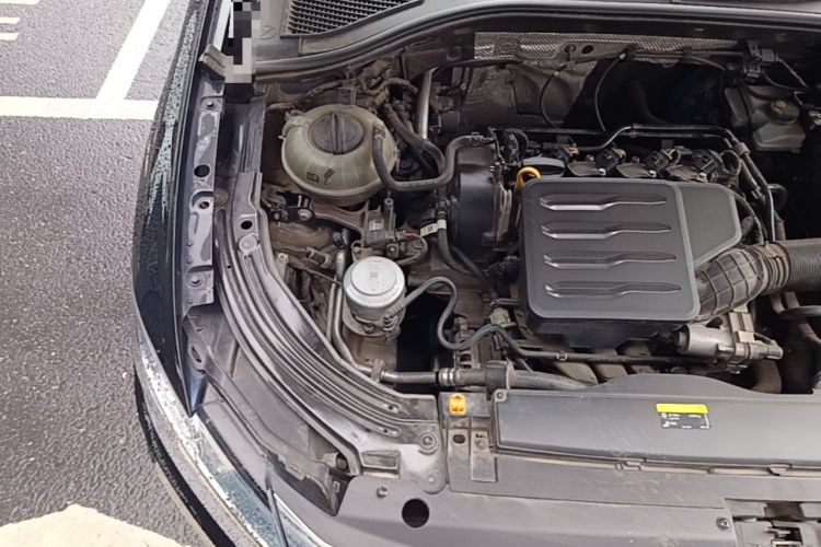 Used Volkswagen Lavida 2019 1.5L Automatic Comfort Edition China VI Standard Engine Bay Right