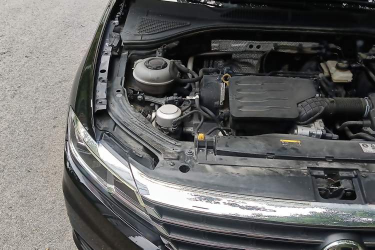 Used Volkswagen Lavida 2019 1.5L Automatic Comfort Edition China VI Standard Engine Bay Right