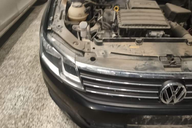 Used Volkswagen Lavida 2019 Lavida Start 1.5L Manual Fashion Edition China VI Standard Engine Bay Right