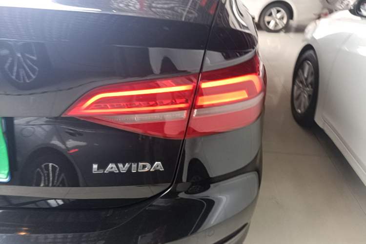 Used Volkswagen Lavida 2019 1.5L Automatic Comfort Edition China VI Standard Exterior 3