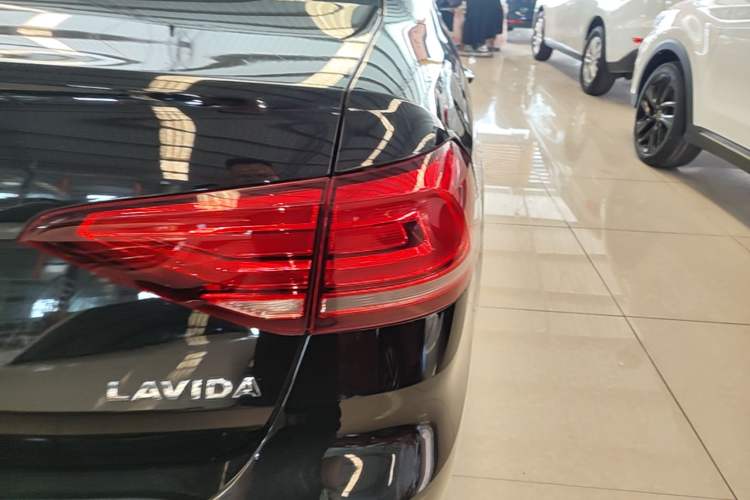 Used Volkswagen Lavida 2019 Lavida Start 1.5L Automatic Trendy Version China VI Standard Exterior 3