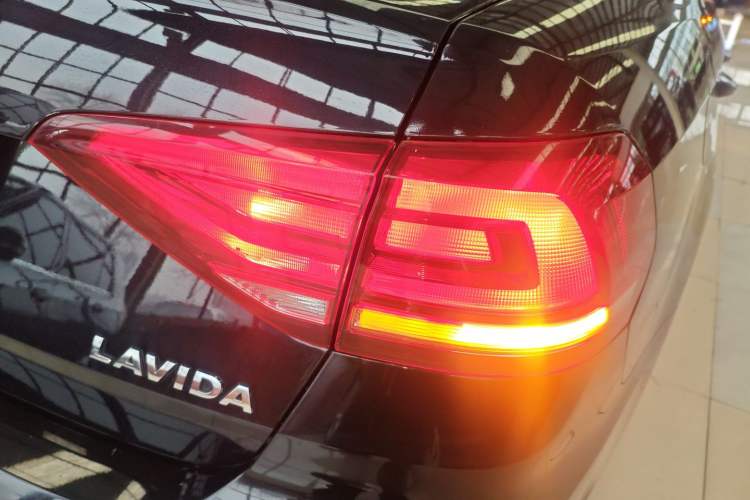 Used Volkswagen Lavida 2019 Lavida Start 1.5L Manual Fashion Edition China VI Standard Exterior 3