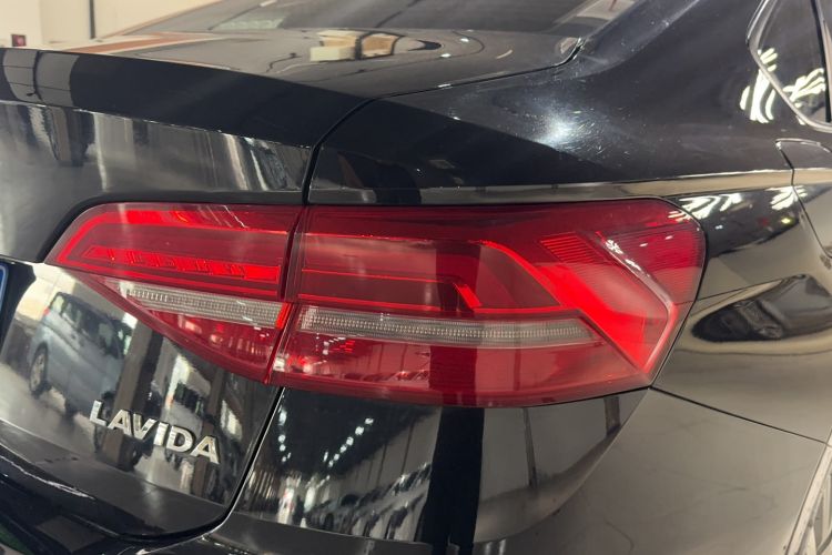Used Volkswagen Lavida 2019 1.5L Automatic Fashion Edition China VI Exterior 3