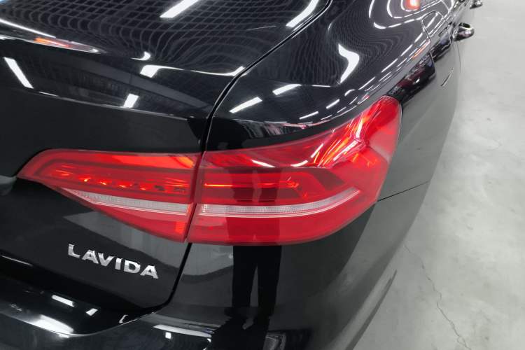 Used Volkswagen Lavida 2019 1.5L Automatic Fashion Edition China VI Exterior 3