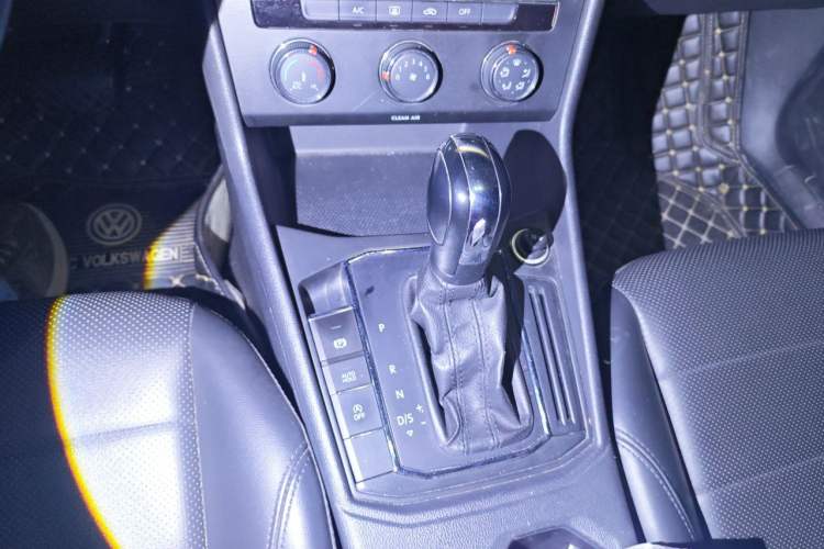 Used Volkswagen Lavida 2019 1.5L Automatic Comfort Edition China VI Standard Gear Lever