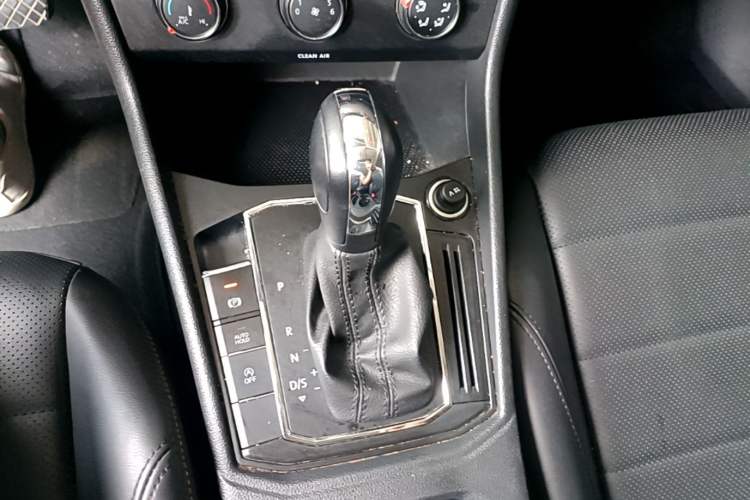 Used Volkswagen Lavida 2019 1.5L Automatic Comfort Edition China VI Standard Gear Lever